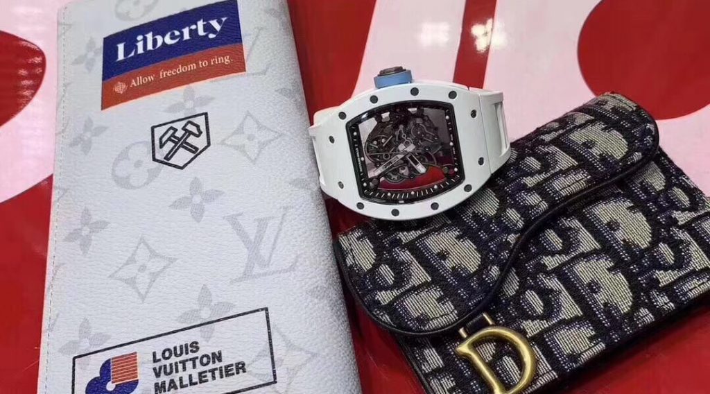 5b1cb3344545a21bfb54 1024x568 - V&iacute; Nam Louis Vuitton Si&ecirc;u Cấp MSLV0081