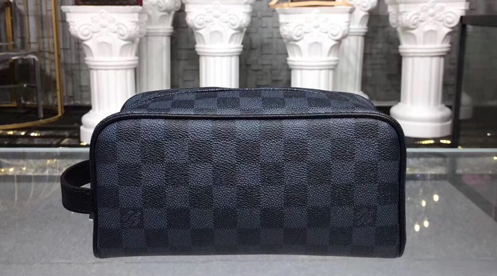 5c6ad57e2e0fc951901e Copy 1024x568 - T&uacute;i X&aacute;ch Nam Louis Vuitton Si&ecirc;u Cấp MSLV0084