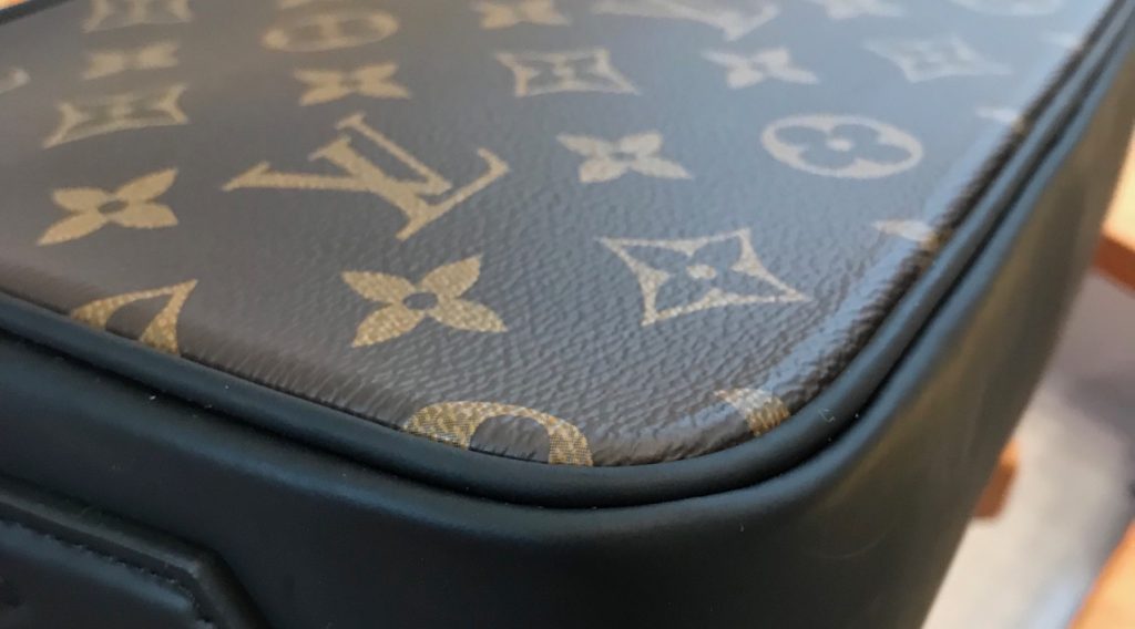 6d5b11f9e7b400ea59a5 1024x568 - T&uacute;i X&aacute;ch Nam Louis Vuitton Si&ecirc;u Cấp MSLV0051