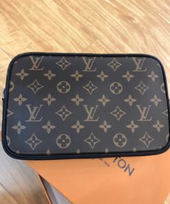 Túi Xách Nam Louis Vuitton Siêu Cấp MSLV0051 8f3d7aec8ca16bff32b0 Copy 247x296 - Túi Xách Nam Louis Vuitton Siêu Cấp MSLV0051
