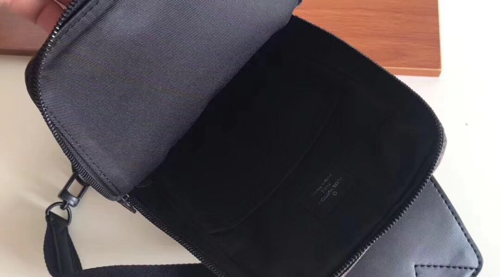 a61035790e25e97bb034 1024x568 - T&uacute;i Nam Louis Vuitton Si&ecirc;u Cấp MSLV0069