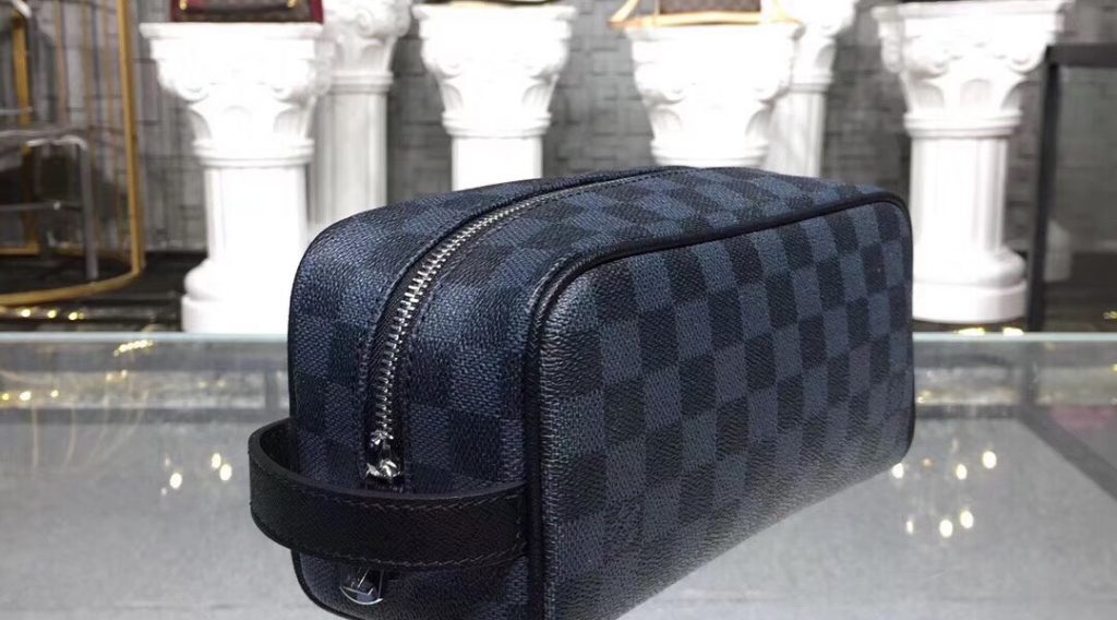 b8defecb05bae2e4bbab Copy 1024x568 - T&uacute;i X&aacute;ch Nam Louis Vuitton Si&ecirc;u Cấp MSLV0084