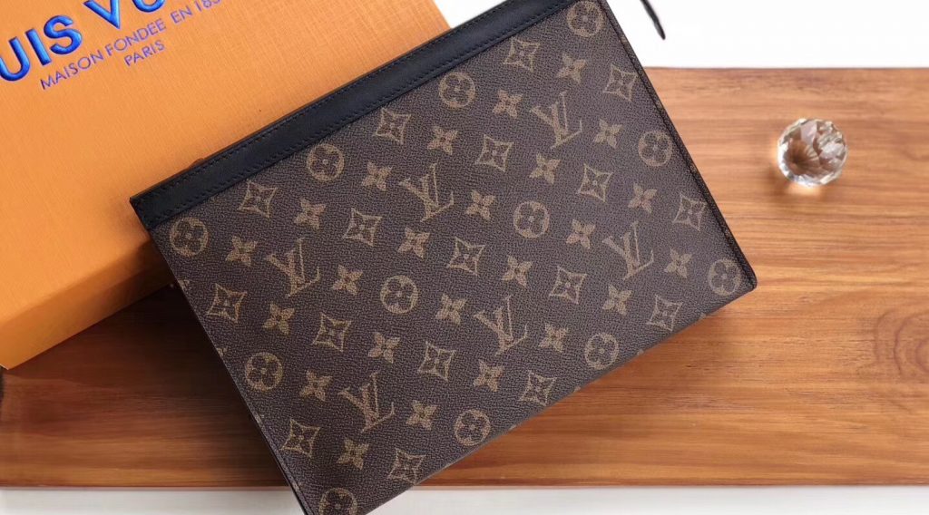 bd56cf4a1e0bf955a01a 1024x568 - T&uacute;i X&aacute;ch Nam Louis Vuitton Si&ecirc;u Cấp MSLV0056