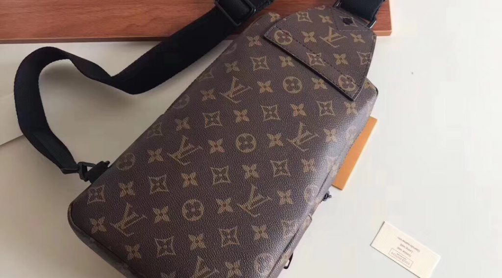 d5378e7cb520527e0b31 1024x568 - T&uacute;i Nam Louis Vuitton Si&ecirc;u Cấp MSLV0069