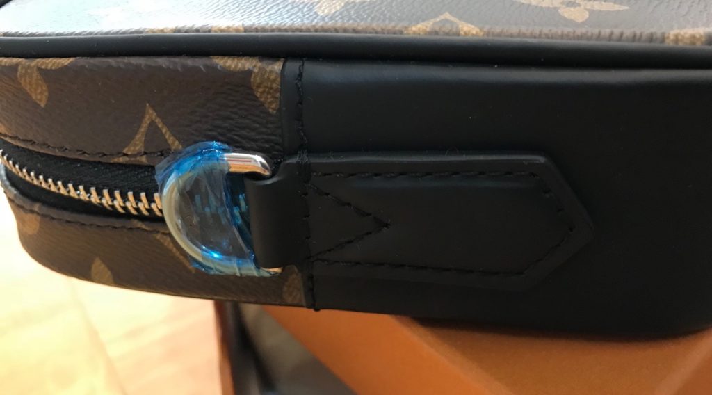 db5dde8928c4cf9a96d5 1024x568 - T&uacute;i X&aacute;ch Nam Louis Vuitton Si&ecirc;u Cấp MSLV0051