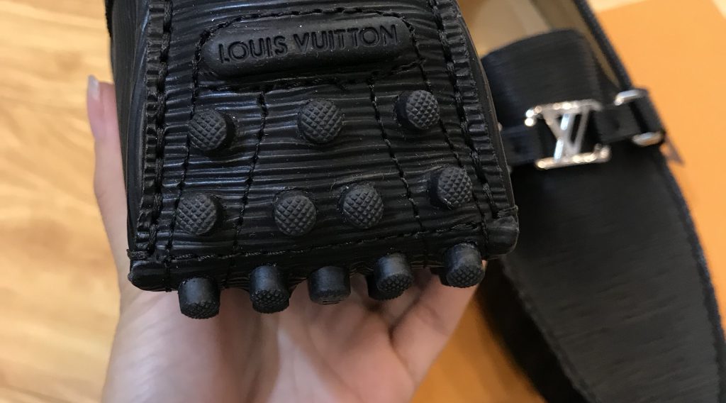 eb10eeac75c2929ccbd3 1024x568 - Gi&agrave;y Nam Louis Vuitton Si&ecirc;u Cấp MSLV0080