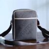 f1a76c3b974a7014295b 100x100 - Túi Xách Nam Louis Vuitton Siêu Cấp MSLV0070
