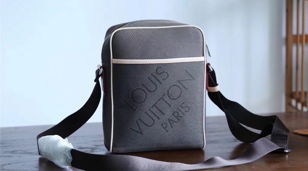 Túi Xách Nam Louis Vuitton Siêu Cấp f1a76c3b974a7014295b 1024x568 - Túi Xách Nam Louis Vuitton Siêu Cấp MSLV0082
