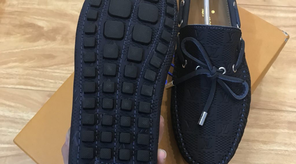 f8af04bf9fe578bb21f4 1024x568 - Gi&agrave;y Nam Louis Vuitton Si&ecirc;u Cấp MSLV0075