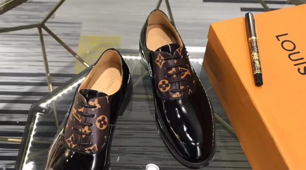 19bab4792e9ec9c0908f 1024x568 - Gi&agrave;y Nam Louis Vuitton Si&ecirc;u Cấp MSLV0109