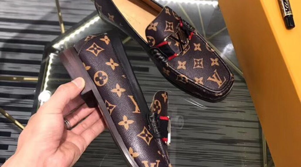 63d5903709d0ee8eb7c1 1024x568 - Gi&agrave;y Nam Louis Vuitton Si&ecirc;u Cấp MSLV0111