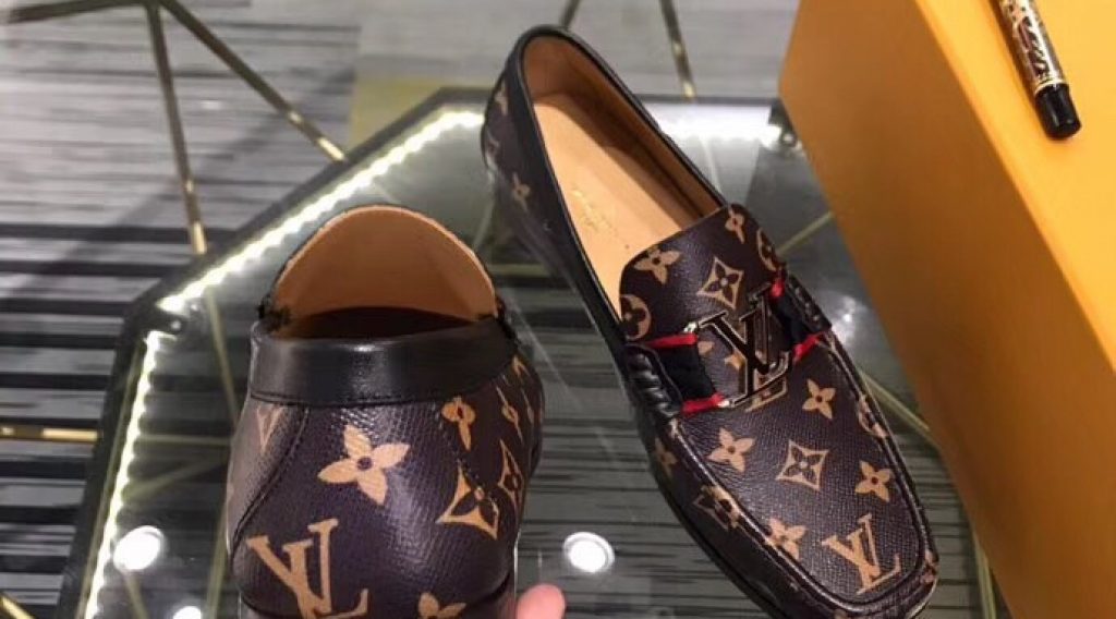 8c12eef177169048c907 1024x568 - Gi&agrave;y Nam Louis Vuitton Si&ecirc;u Cấp MSLV0111