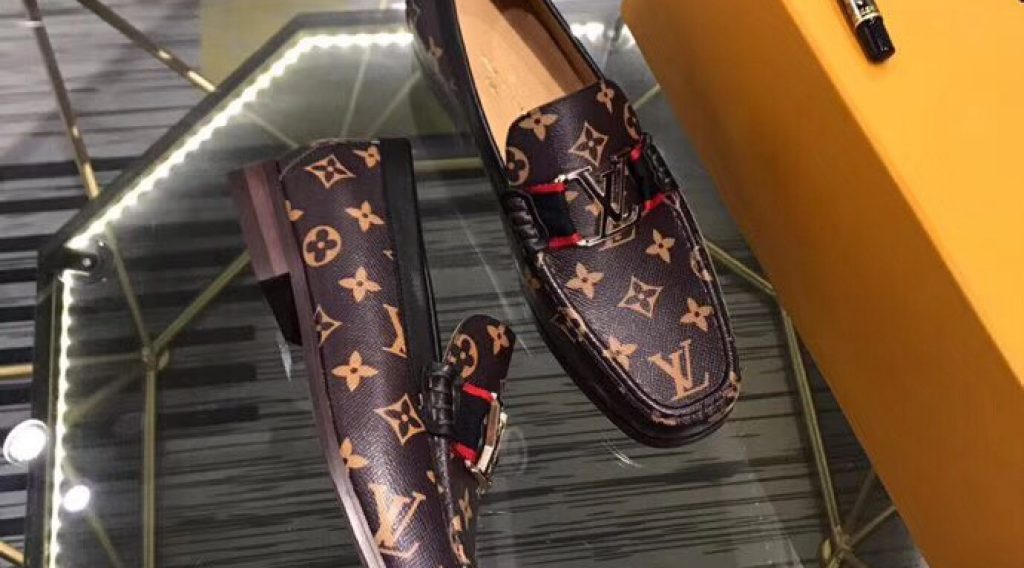 95e094010de6eab8b3f7 1024x568 - Gi&agrave;y Nam Louis Vuitton Si&ecirc;u Cấp MSLV0111