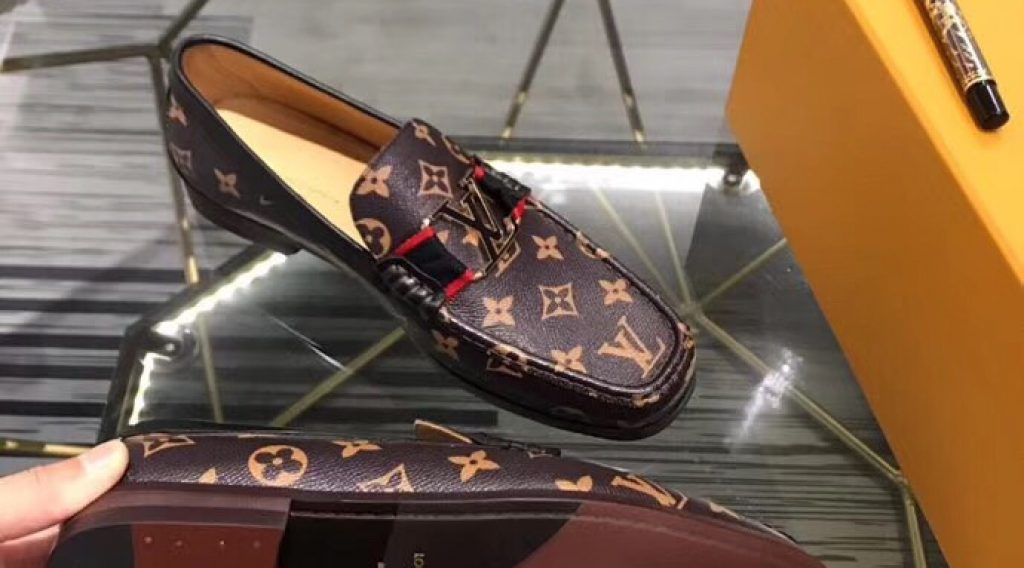 a63c7ddee43903675a28 1024x568 - Gi&agrave;y Nam Louis Vuitton Si&ecirc;u Cấp MSLV0111