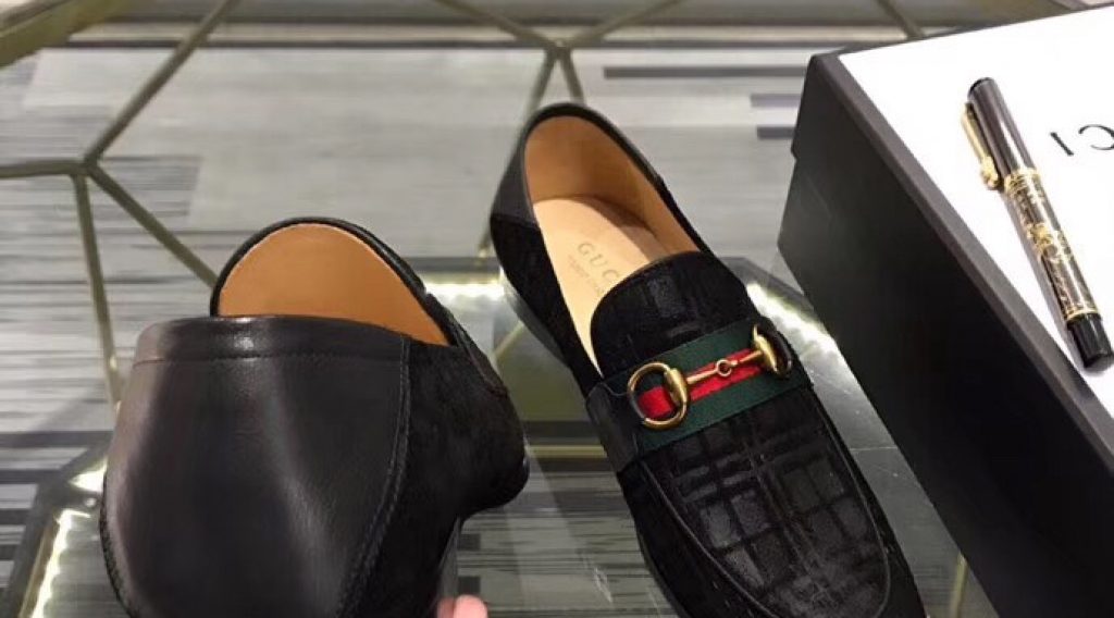 c2b16e60b5e252bc0bf3 1024x568 - Gi&agrave;y Nam Louis Vuitton Si&ecirc;u Cấp MSLV0118