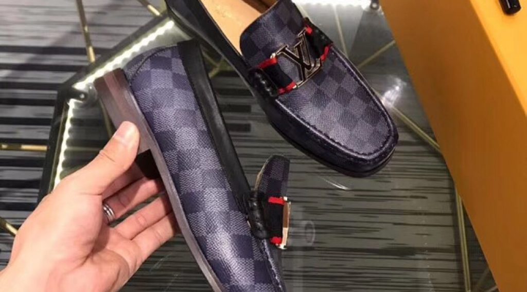 ce5474f7ed100a4e5301 1024x568 - Gi&agrave;y Nam Louis Vuitton Si&ecirc;u Cấp MSLV0112