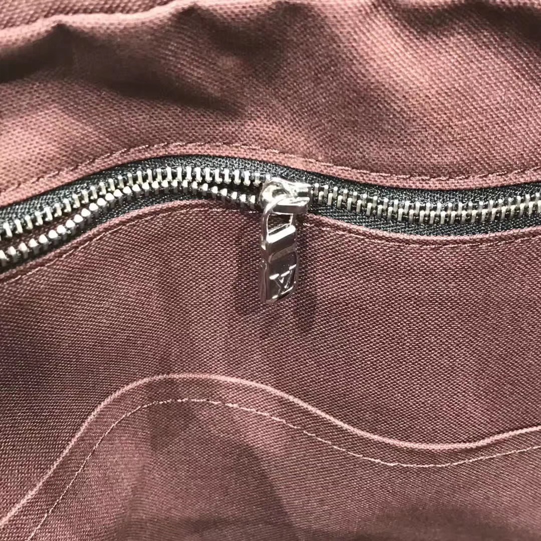 6e10481f940e6950301f - T&Uacute;I X&Aacute;CH NAM LOUIS VUITTON SI&Ecirc;U CẤP TXNLV1101