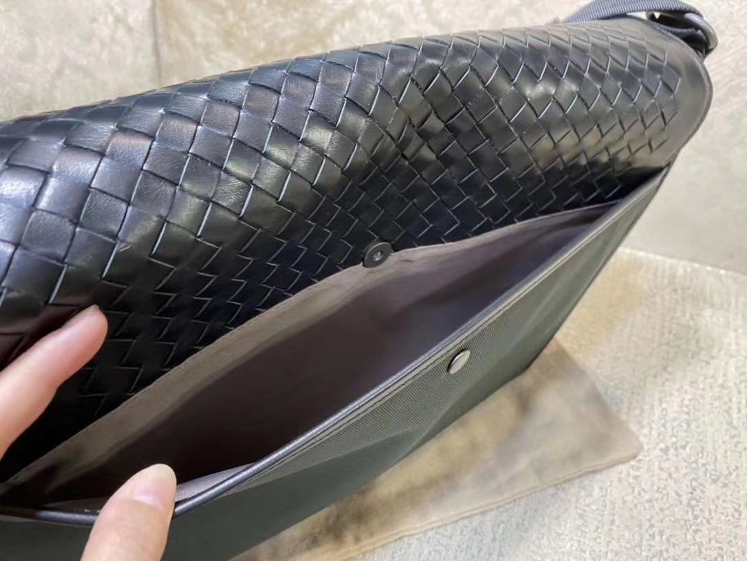 b15507194fe8b2b6ebf9 - T&uacute;i x&aacute;ch nam Bottega Veneta Si&ecirc;u Cấp TXNSC1146