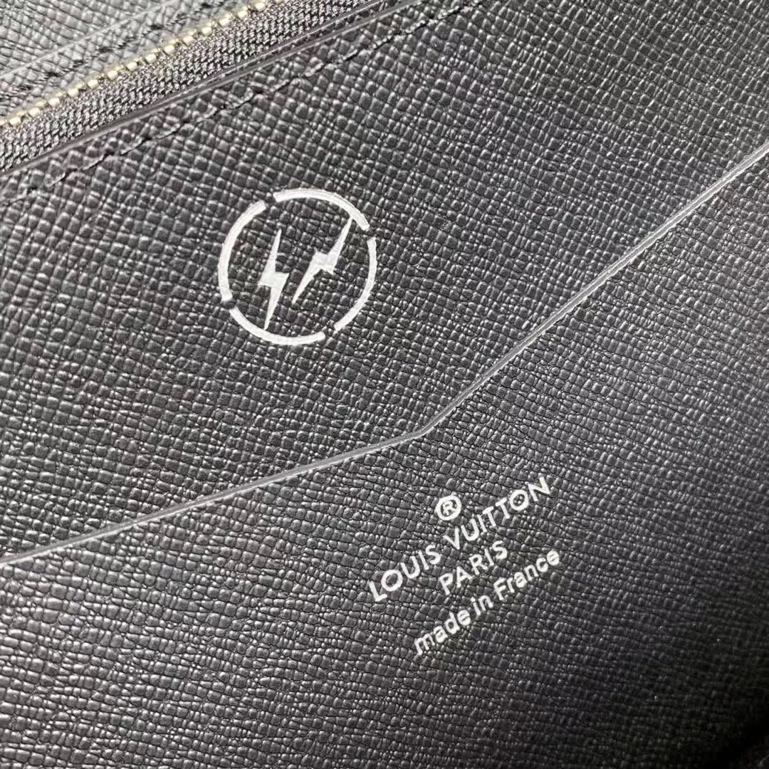 ví nam louis vuitton c1677b7fb46e4930107f 1 - VÍ NAM LOUIS VUITTON SIÊU CẤP MSLV 1085