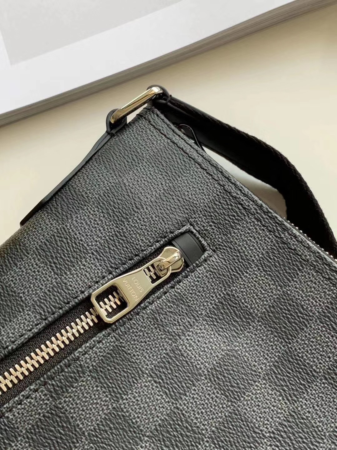 Túi xách nam Louis Vuitton siêu cấp 4388fdc16a8696d8cf97 - Túi xách nam Louis Vuitton Siêu Cấp TXNLV1191