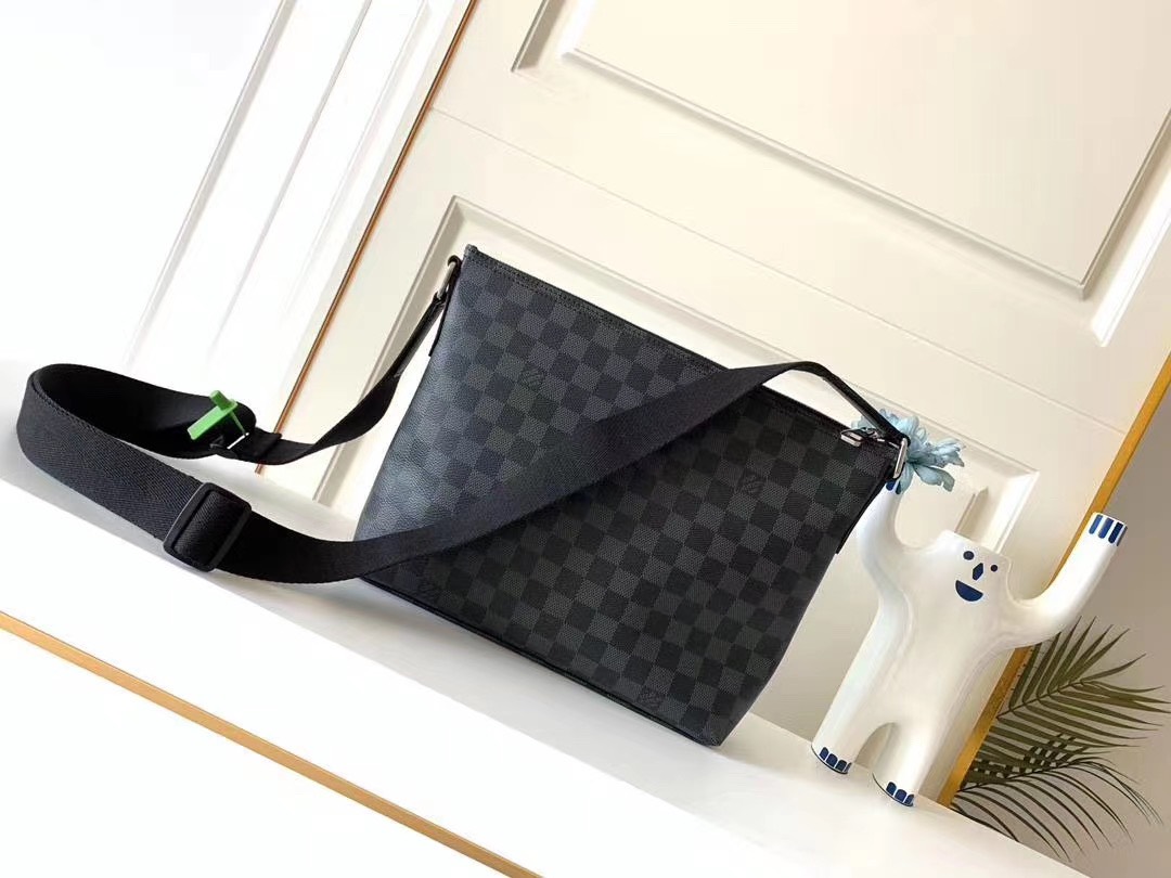 Túi xách nam Louis Vuitton siêu cấp 84d97ca9ebee17b04eff - Túi xách nam Louis Vuitton Siêu Cấp TXNLV1191