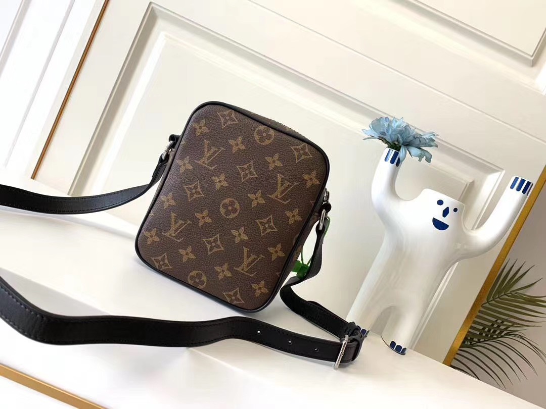 Túi xách nam Louis Vuitton siêu cấp 9c9f0279953e6960302f - Túi xách nam Louis Vuitton Siêu Cấp TXNLV1190