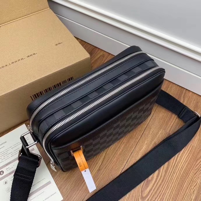 Túi đeo chéo nam LV siêu cấp a04f53ee1a80e6debf91 - Túi đeo chéo Louis Vuitton Siêu cấp TXNLV1205
