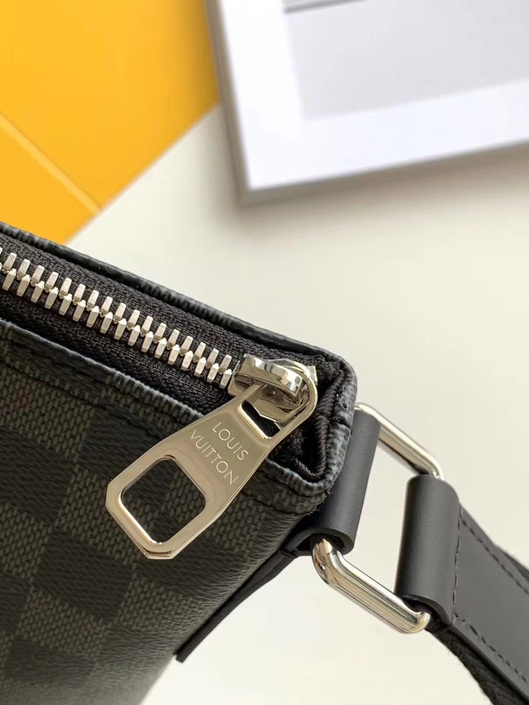 Túi xách nam Louis Vuitton siêu cấp e325136a842d7873213c - Túi xách nam Louis Vuitton Siêu Cấp TXNLV1191
