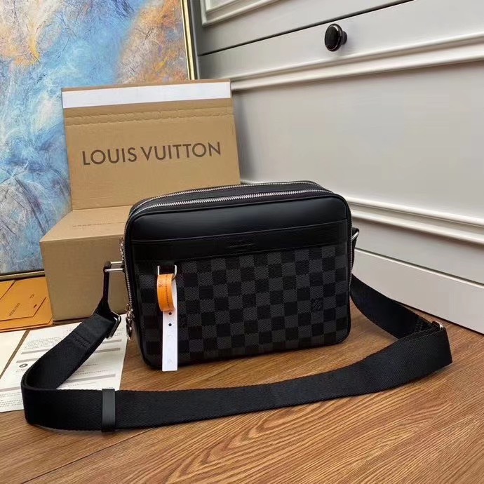 Túi đeo chéo Louis Vuitton siêu cấp e5e96a42232cdf72863d - Túi đeo chéo Louis Vuitton Siêu cấp TXNLV1205
