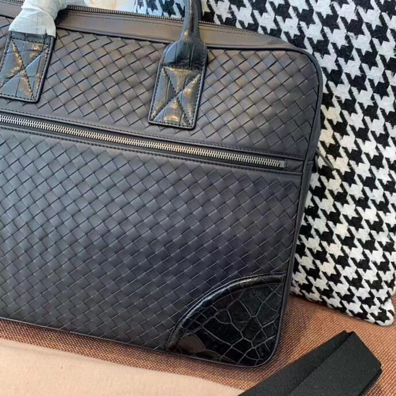 615277ffebac14f24dbd 1536x1536 - Túi xách nam Bottega Veneta Siêu Cấp TXNSC1289