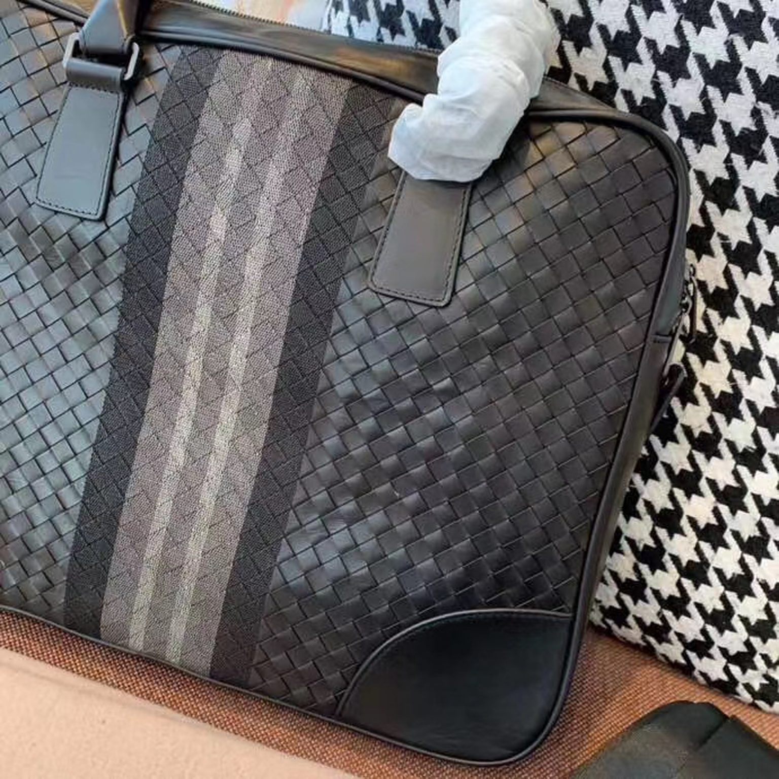818207c2989167cf3e80 1536x1536 - Túi xách nam Bottega Veneta Siêu Cấp TXNSC1290