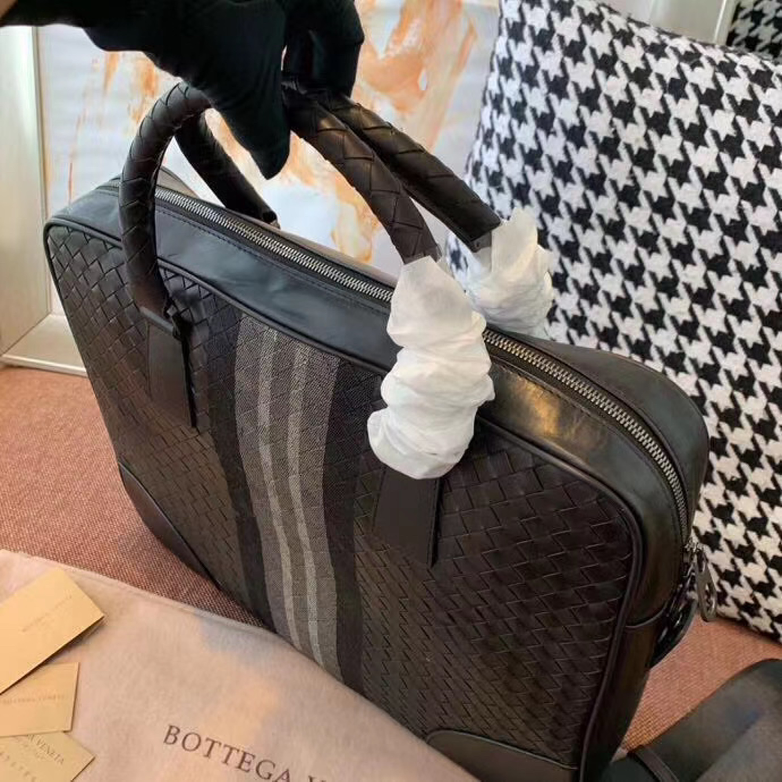 cc7a5740c813374d6e02 - T&uacute;i x&aacute;ch nam Bottega Veneta Si&ecirc;u Cấp TXNSC1290