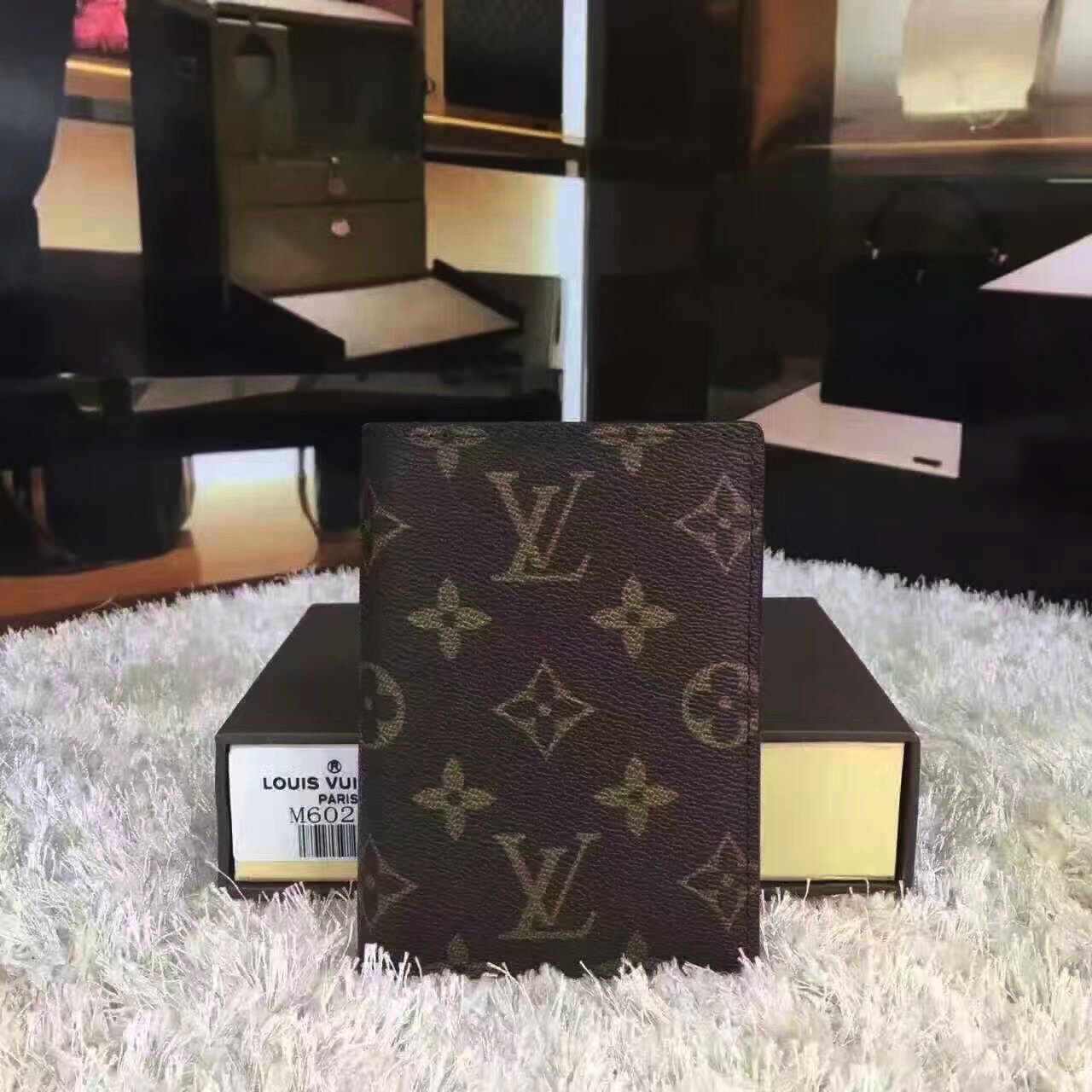 A39F23A4 7F33 473A B753 E3B3F9D160B3 - 3 mẫu v&iacute; nam Louis Vuitton (LV) si&ecirc;u cấp đẹp nhất