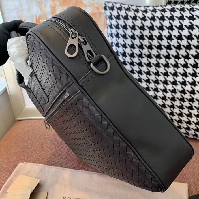 z2071993233048 be96d36ea0de89eefdf6cd8da01609c2 - T&uacute;i x&aacute;ch nam Bottega Veneta Si&ecirc;u Cấp TXNSC1350
