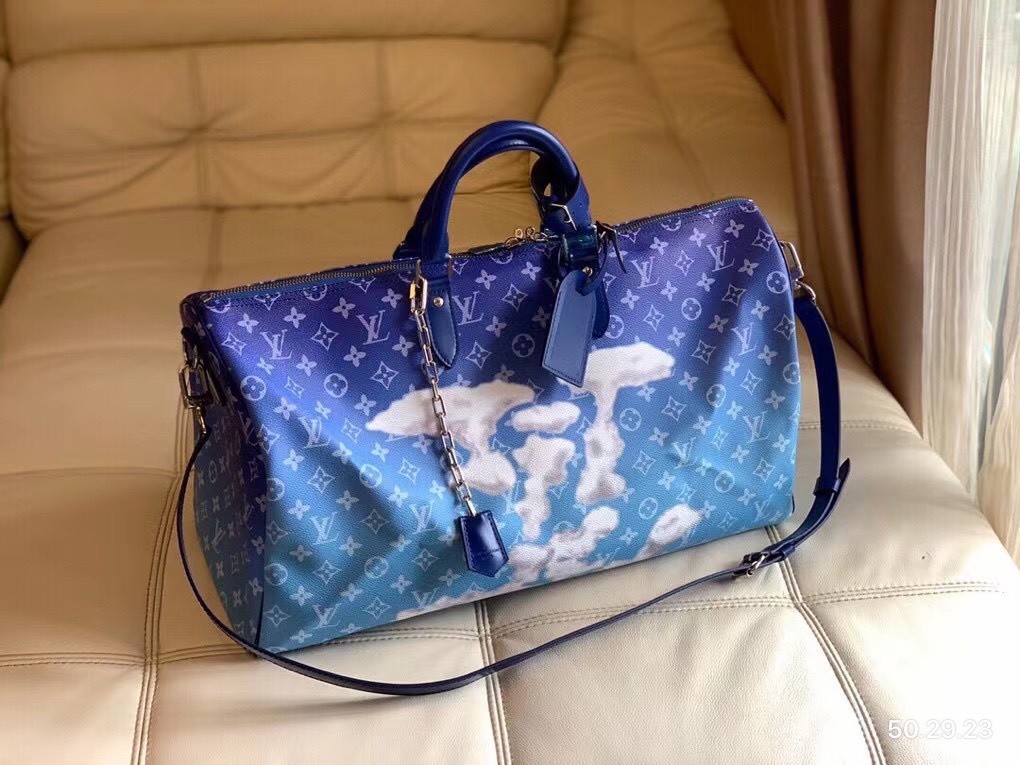 z2071994360561 a1e27ba3e4c77d380e96ab197bb31c37 - T&uacute;i x&aacute;ch nam Louis Vuitton Si&ecirc;u Cấp TXNSC1352