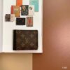 z2093867582122 8a9d00d3cc392a5747d0a6540b7c315b 100x100 - Ví nam Louis Vuitton Siêu Cấp VNSC1354
