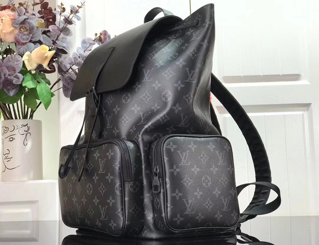 z2121051173983 363be8ba5268204fbeed09aaf3de9407 - T&uacute;i x&aacute;ch nam Louis Vuitton Si&ecirc;u Cấp TXNSC1371