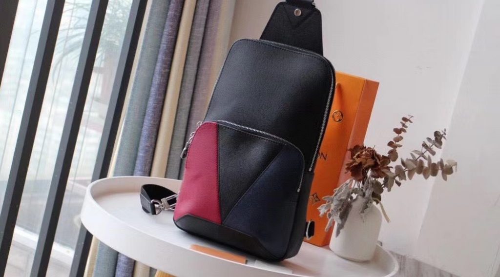 z2126965582026 3f9df5832607bd95c3583689622bf5b5 1024x568 - T&uacute;i x&aacute;ch nam Louis Vuitton Si&ecirc;u Cấp TXNSC1377