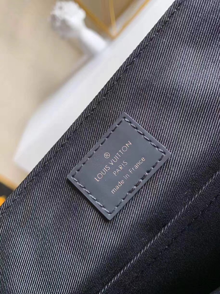 Túi xách nam Louis Vuitton siêu cấp z2126966741524 11a17512e1d4a0cece2cb0444ada005b - Túi xách nam Louis Vuitton Siêu cấp TXNSC1381