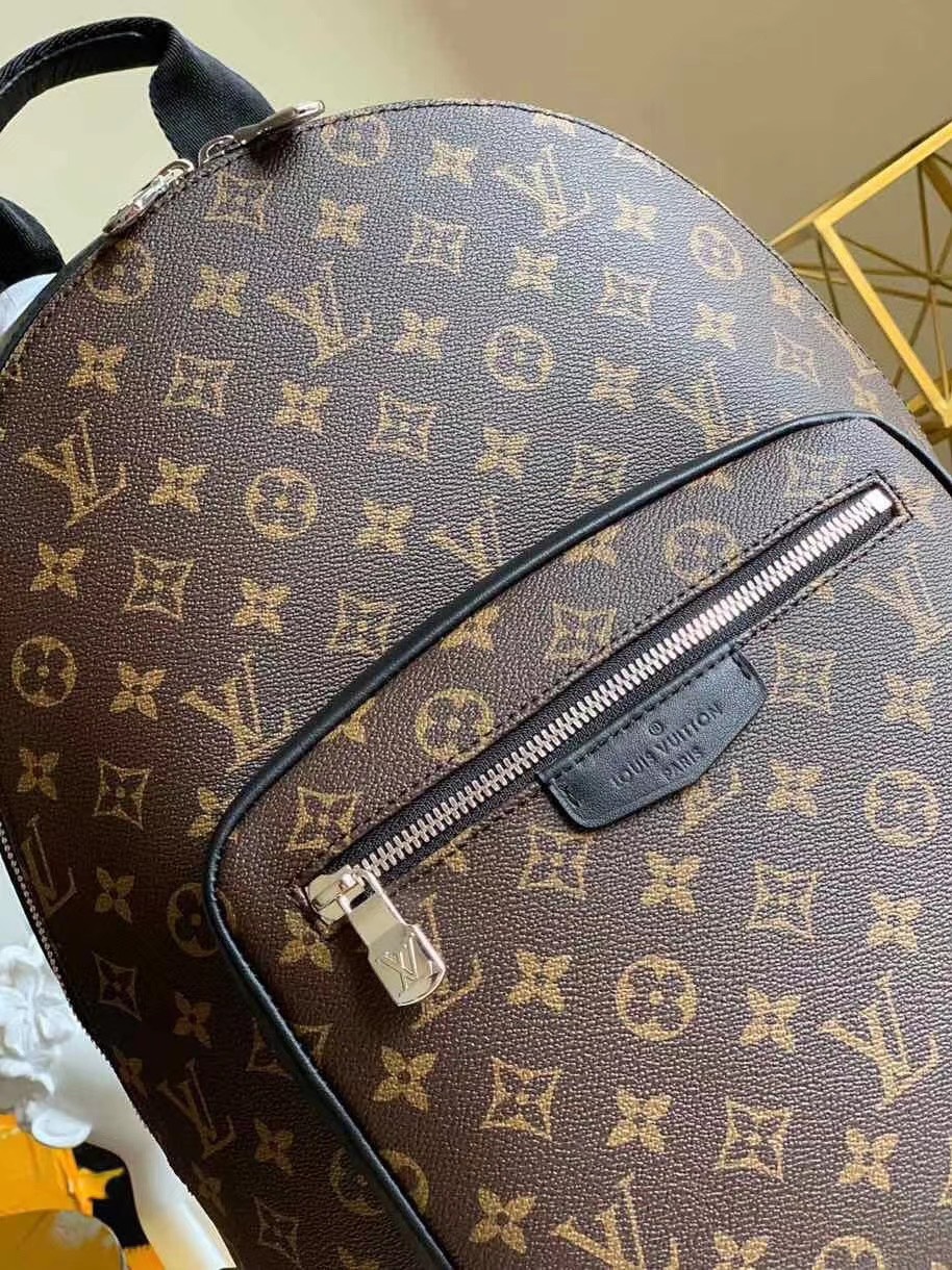 z2126966916998 574422ce5211c5bb7f5a1e9f607694de - T&uacute;i x&aacute;ch nam Louis Vuitton Si&ecirc;u cấp TXNSC1382