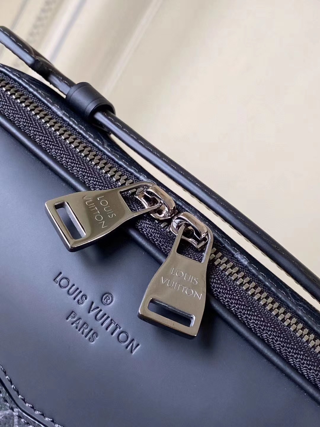 Túi xách nam Louis Vuitton siêu cấp z2132855565621 518536a2350d3dbe8b7b8cd41f30aafd - Túi xách nam Louis Vuitton Siêu cấp TXNSC1388