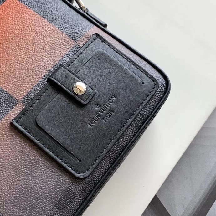 z2139999728023 7d55ae2232ddf0daf9758e87d9906c0c - T&uacute;i x&aacute;ch nam Louis Vuitton Si&ecirc;u cấp TXNSC1393