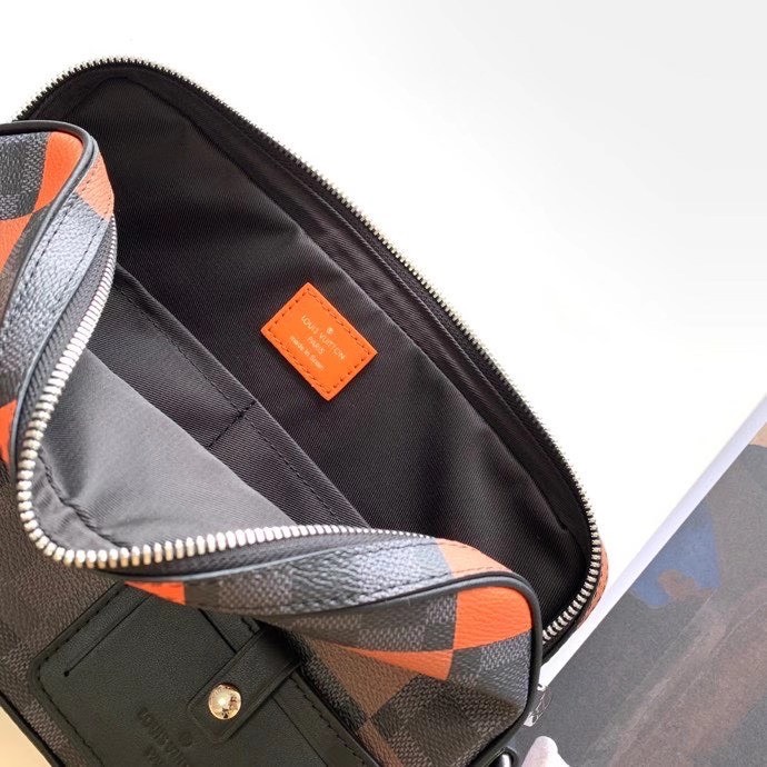 z2139999728026 30e812b5ae0139a0029299eb8c74499e - T&uacute;i x&aacute;ch nam Louis Vuitton Si&ecirc;u cấp TXNSC1393
