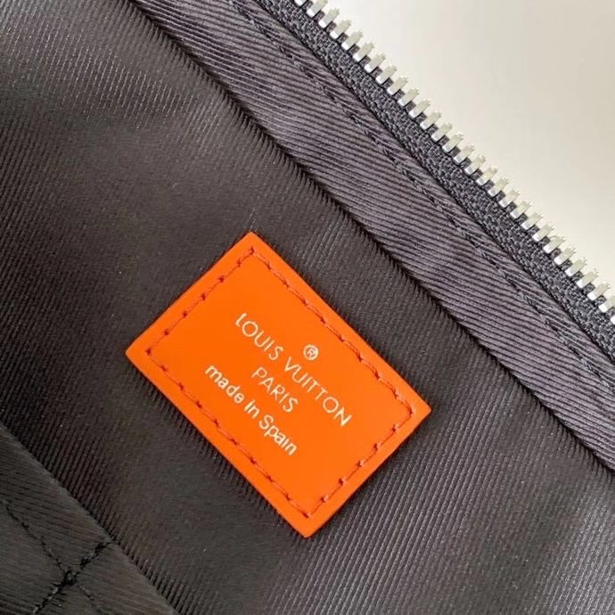 z2139999728029 fafe444894a5e441b52ea747405336fc - T&uacute;i x&aacute;ch nam Louis Vuitton Si&ecirc;u cấp TXNSC1393