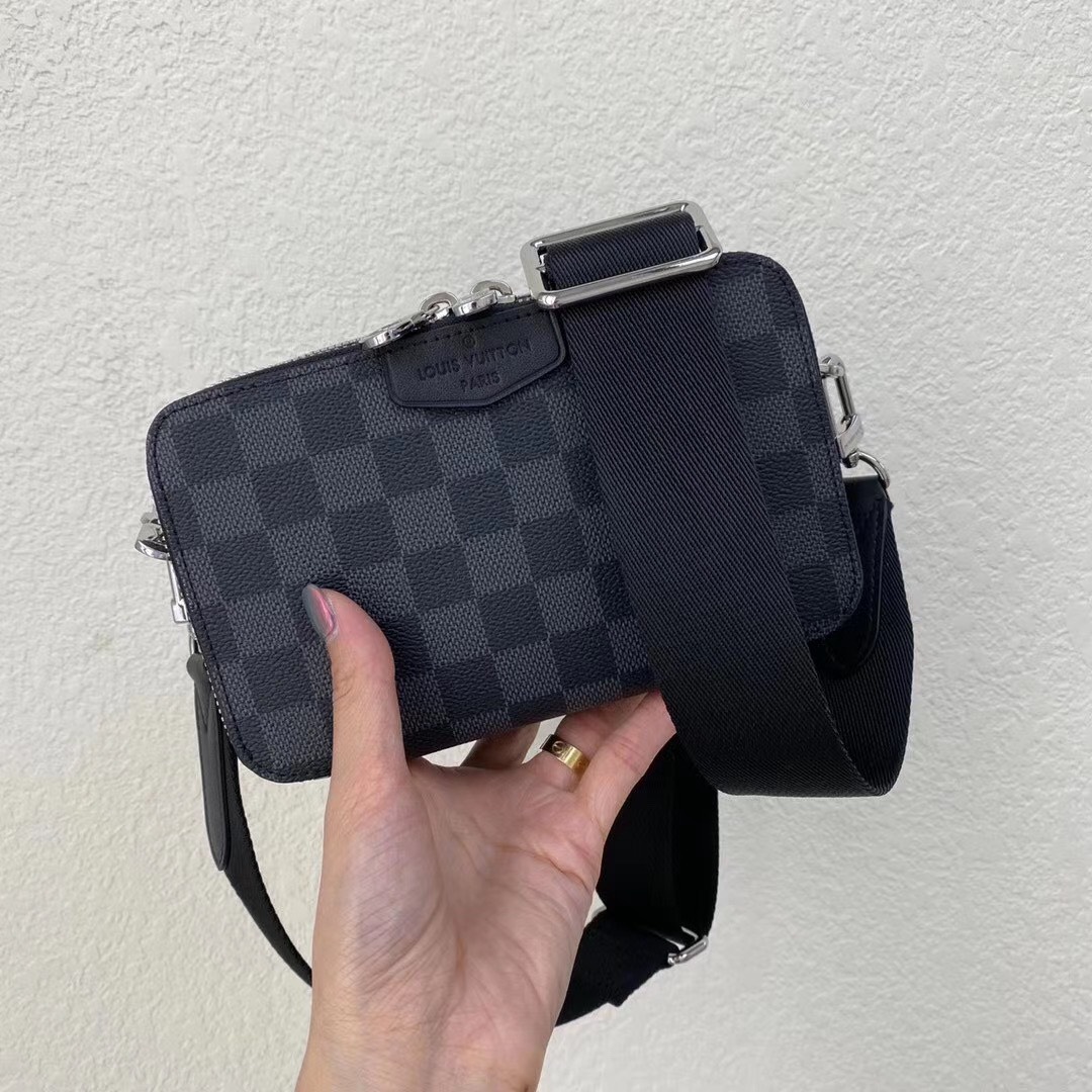 z2151981206875 2109ba484f77bb32ba62258698f8200f - T&uacute;i x&aacute;ch nam Louis Vuitton Si&ecirc;u cấp TXNSC1397