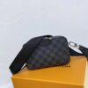 z2151981206886 96dffc3a9f3ed16e4b091ea0570c038a 100x100 - Túi xách nam Louis Vuitton Siêu cấp TXNSC1396
