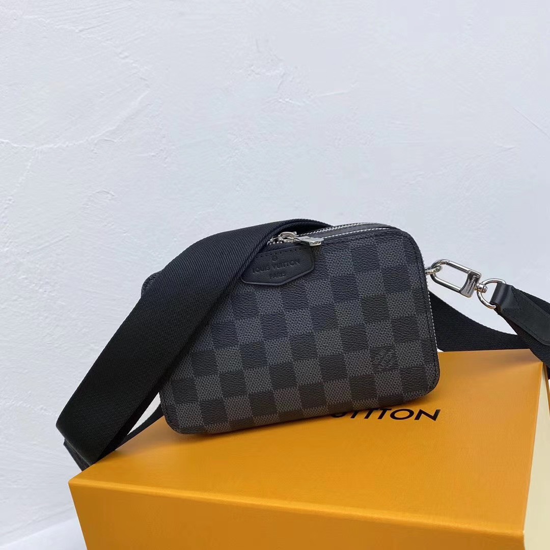 z2151981206886 96dffc3a9f3ed16e4b091ea0570c038a - T&uacute;i x&aacute;ch nam Louis Vuitton Si&ecirc;u cấp TXNSC1397