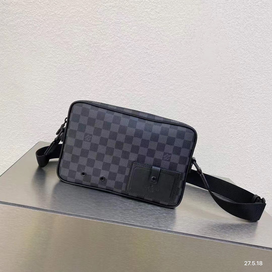 z2151981477363 3bb239199f7df68fbf2401467bb8a615 - T&uacute;i x&aacute;ch nam Louis Vuitton Si&ecirc;u cấp TXNSC1396