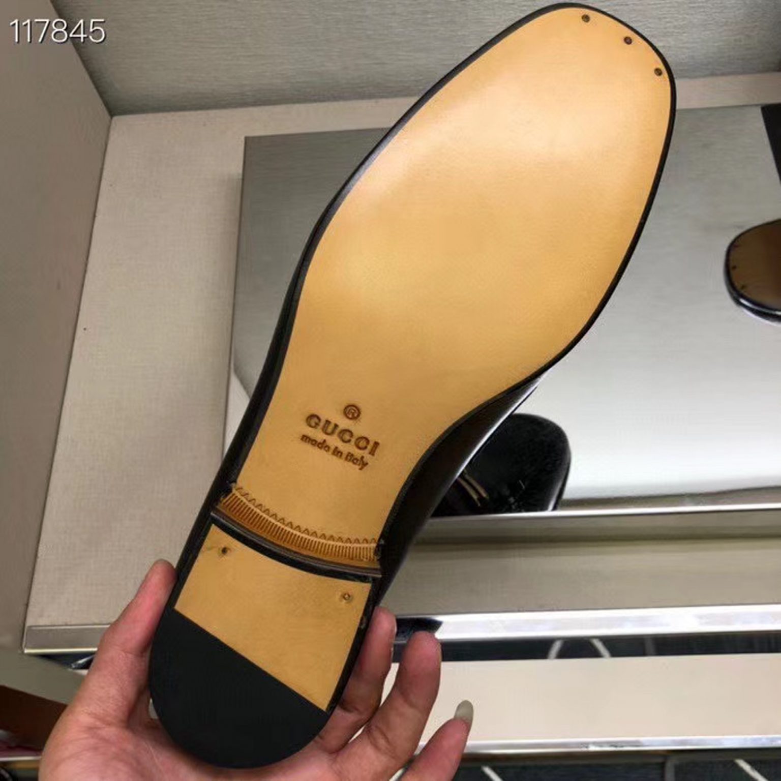 z2156476011969 aae3ba177fcf3692677426e01980e28e 1536x1536 - Giày nam Gucci siêu cấp MSSC1402