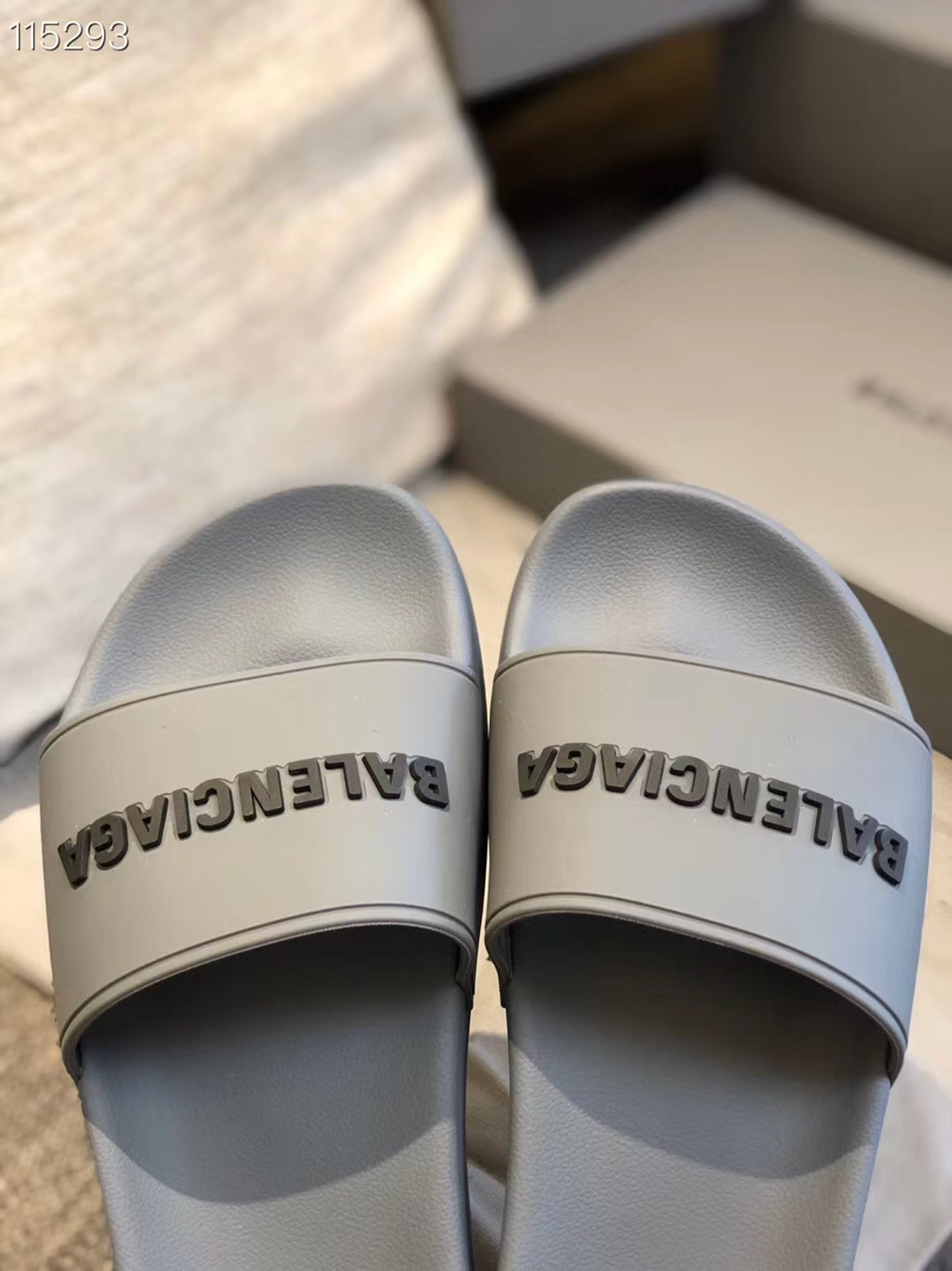 z2160367858981 7c7b6577c2dbb23404afb382915af8a5 - D&eacute;p nam Balenciaga Si&ecirc;u cấp DNSC1412